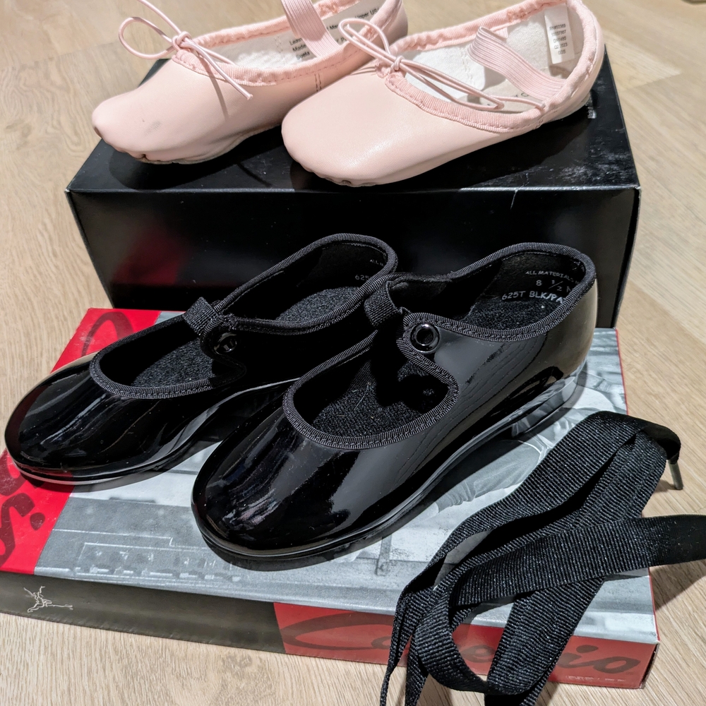 🚫 SOLD🚫Capezio Black and Pink Dress Shoes with Classic Ballet Style